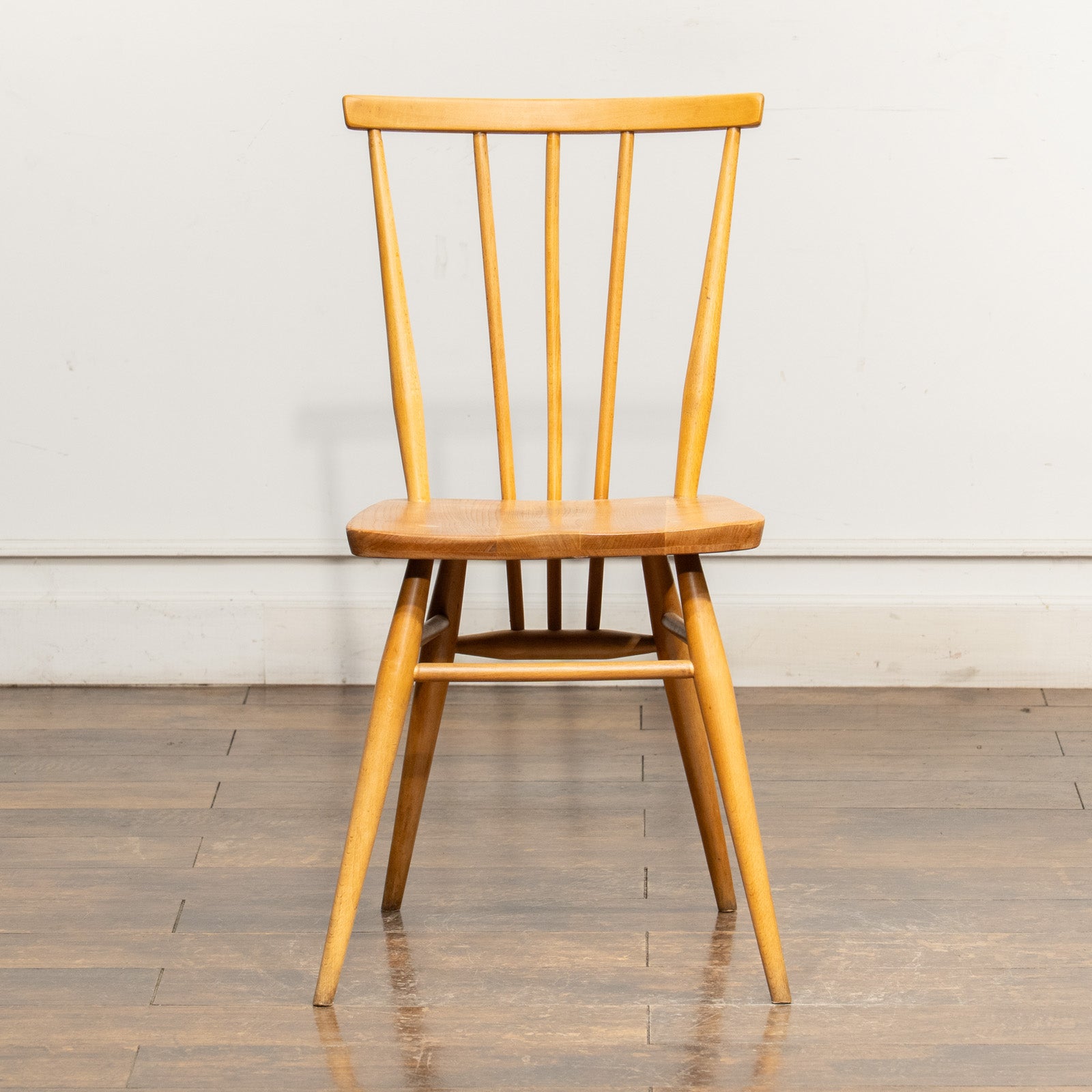 英国【ERCOL アーコール】シンプルで直線的なデザイン ウィンザー