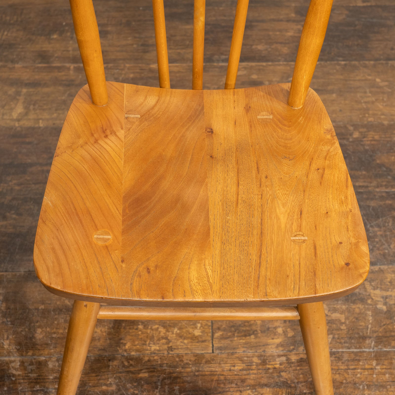 英国【ERCOL アーコール】シンプルで直線的なデザイン ウィンザー