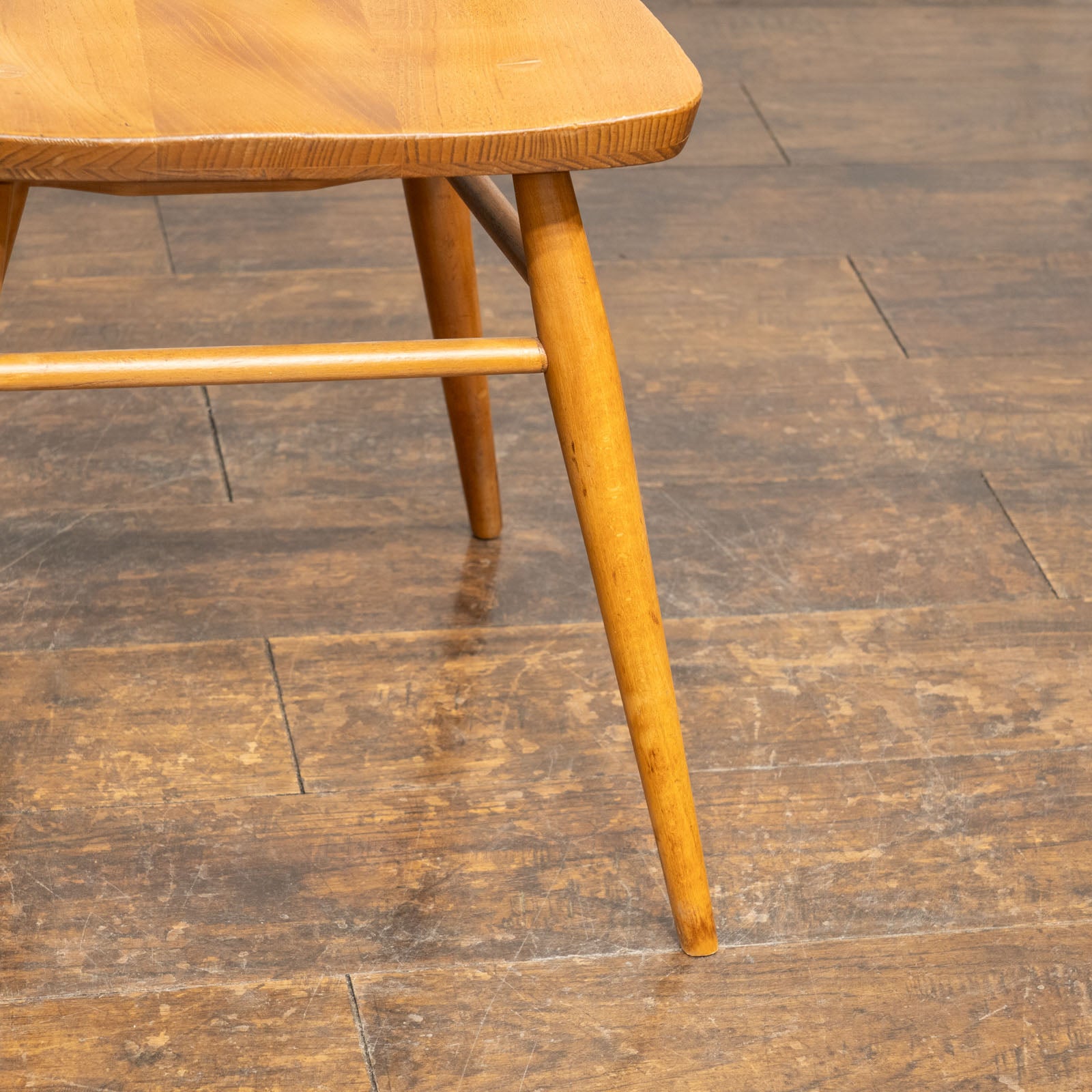 英国【ERCOL アーコール】シンプルで直線的なデザイン ウィンザー