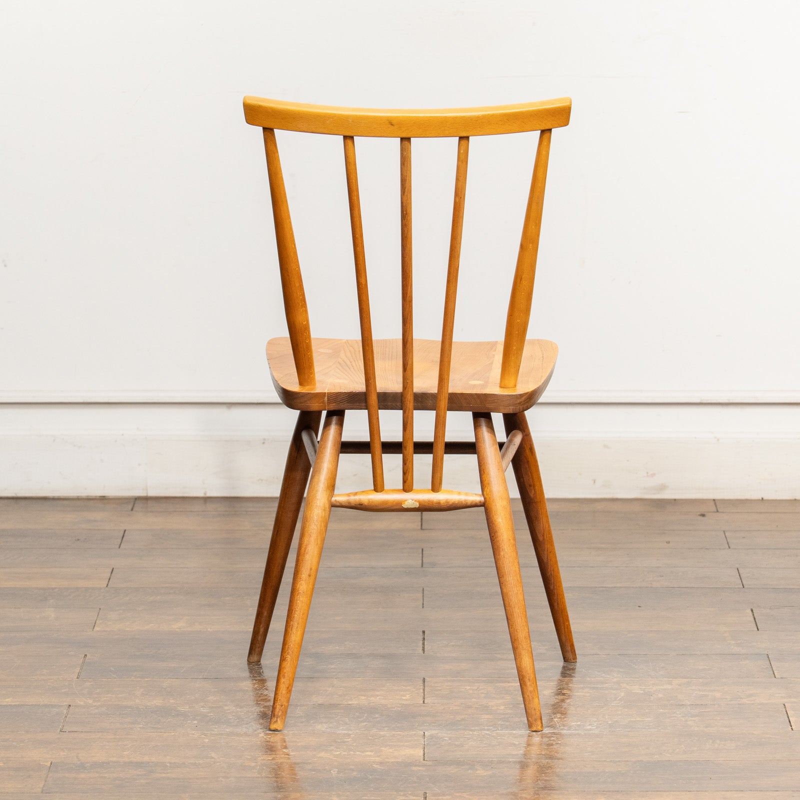 英国【ERCOL アーコール】シンプルで直線的なデザイン ウィンザー