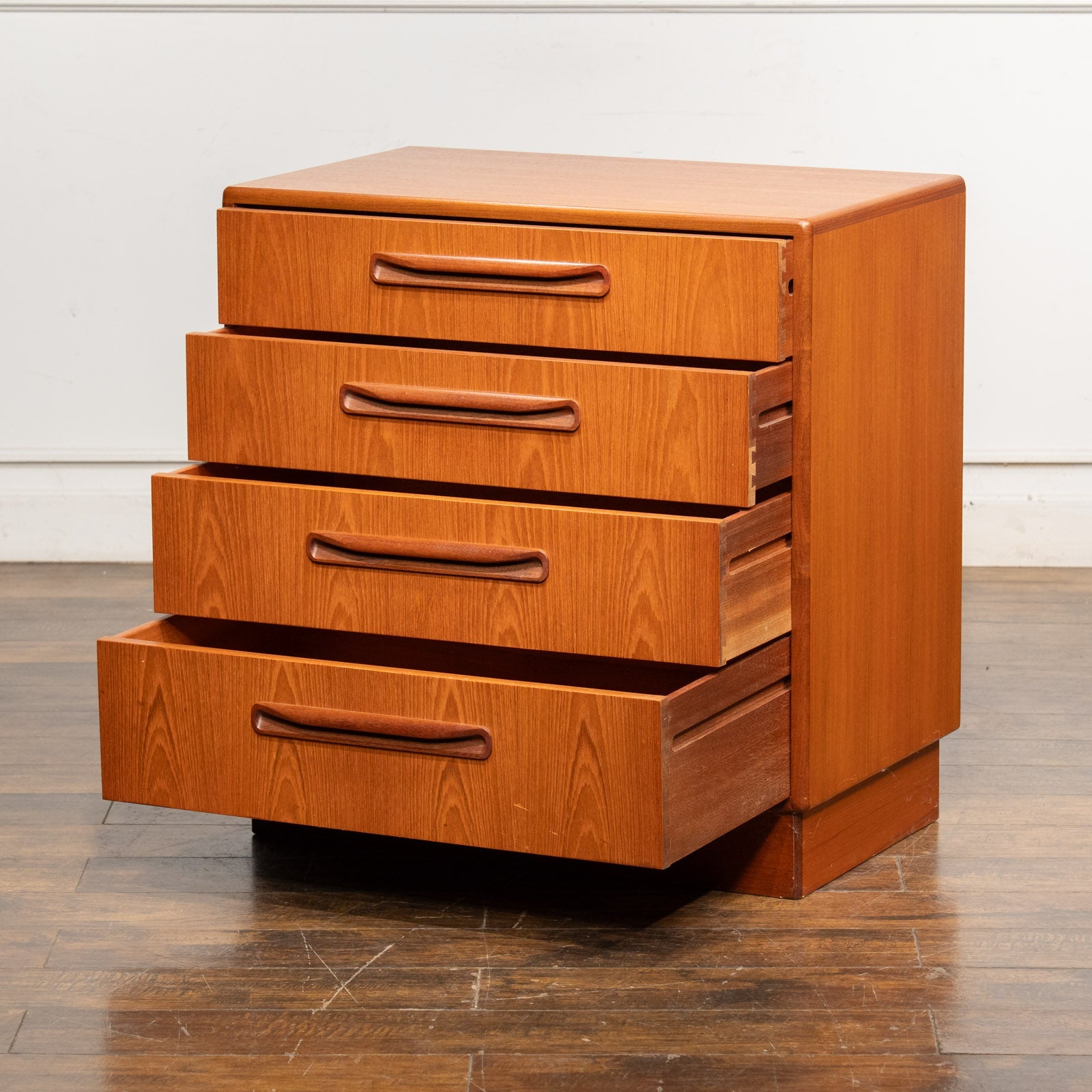 G-PLAN/ジープラン　フレスコ　チェスト 英国【G-PLAN ジープラン Fresco フレスコ】美しい曲線の取っ手が特徴