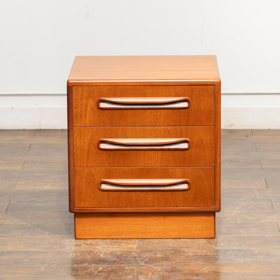 英国【G-PLAN ジープラン Fresco フレスコ】美しい曲線の取っ手が特徴的 3段チェスト /25G