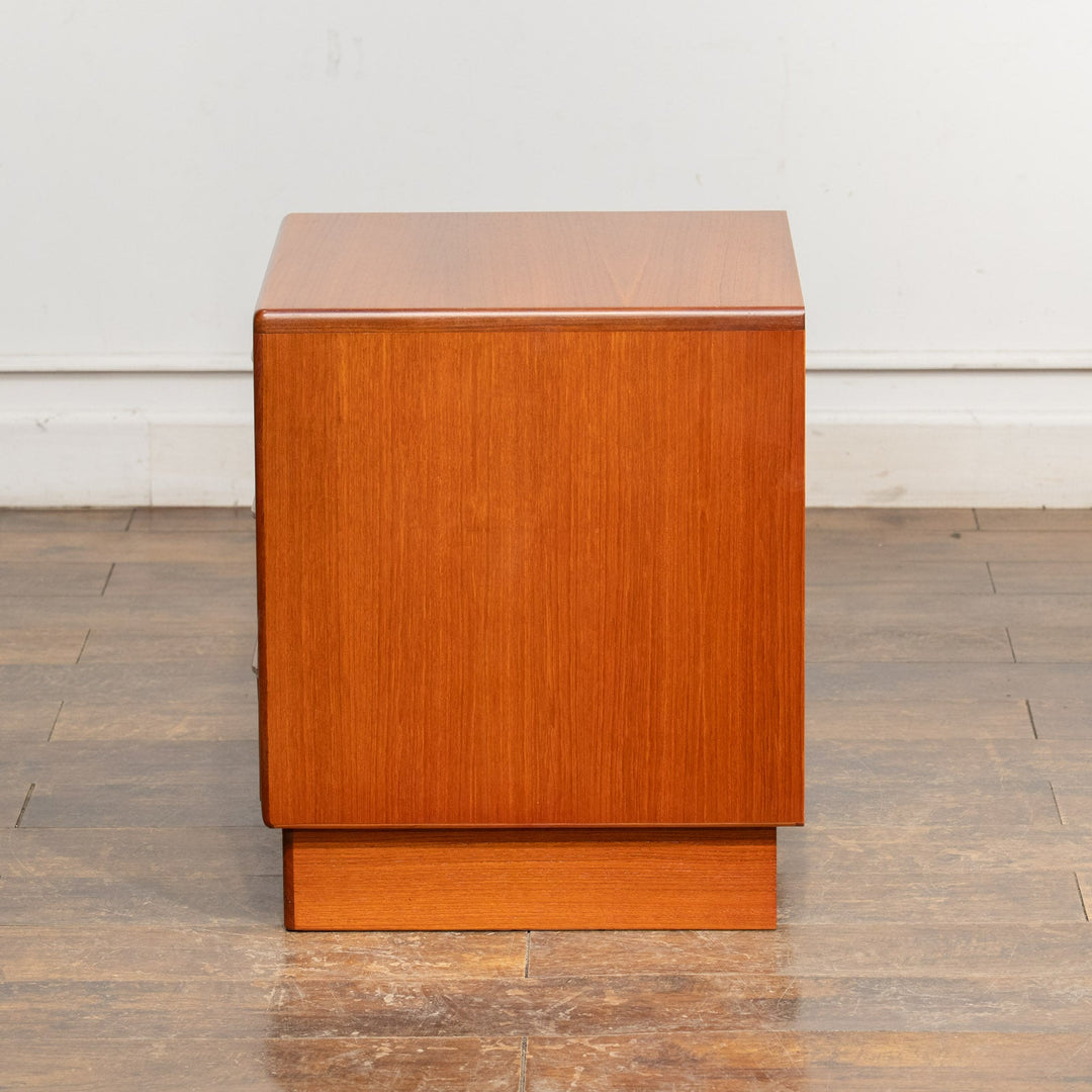 英国【G-PLAN ジープラン Fresco フレスコ】美しい曲線の取っ手が特徴的 3段チェスト /25G