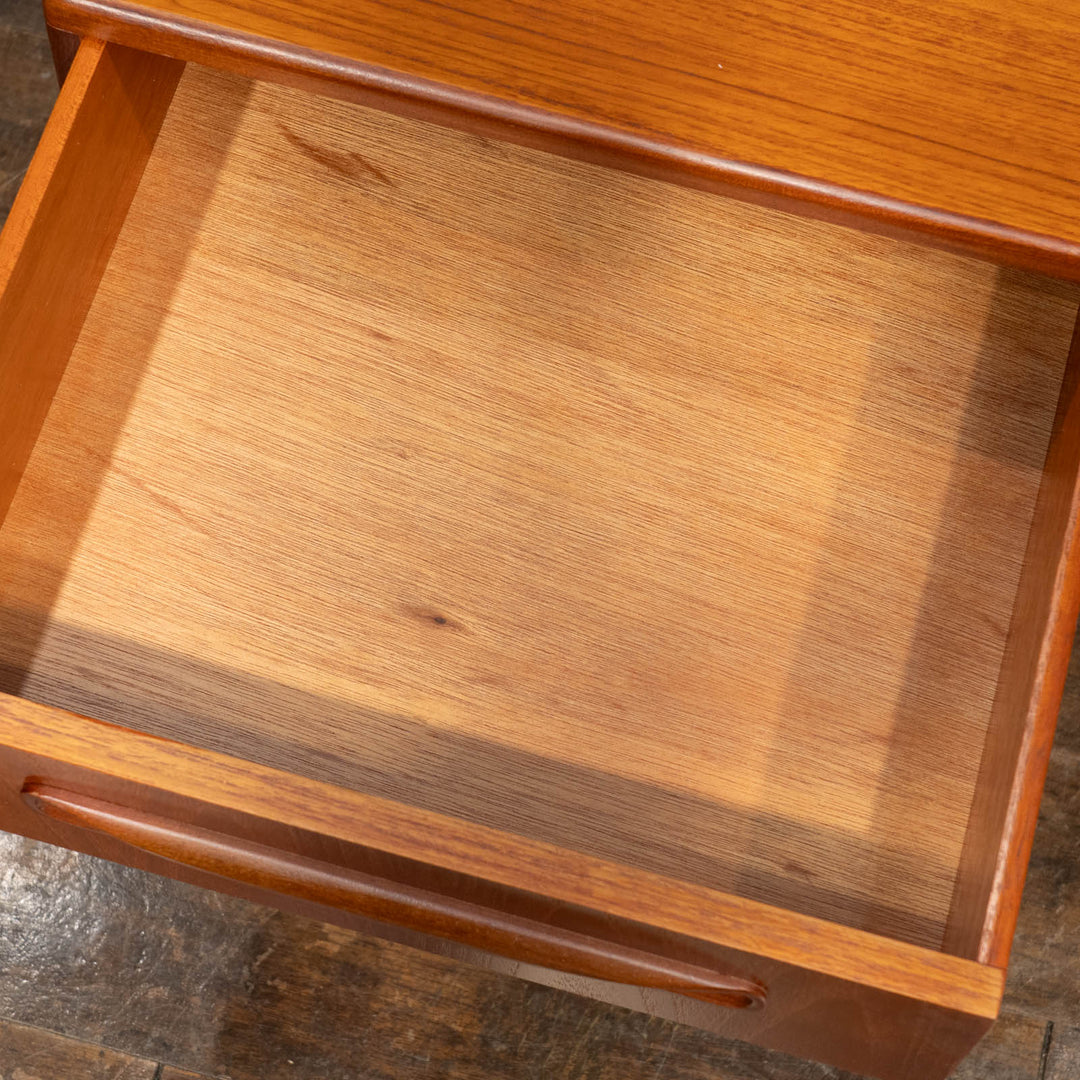 英国【G-PLAN ジープラン Fresco フレスコ】美しい曲線の取っ手が特徴的 3段チェスト /25G