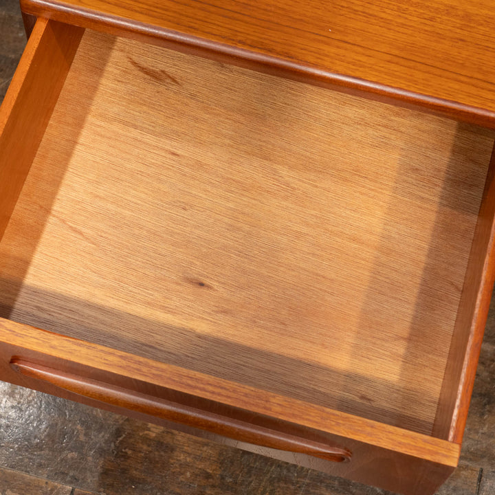 英国【G-PLAN ジープラン Fresco フレスコ】美しい曲線の取っ手が特徴的 3段チェスト /25G