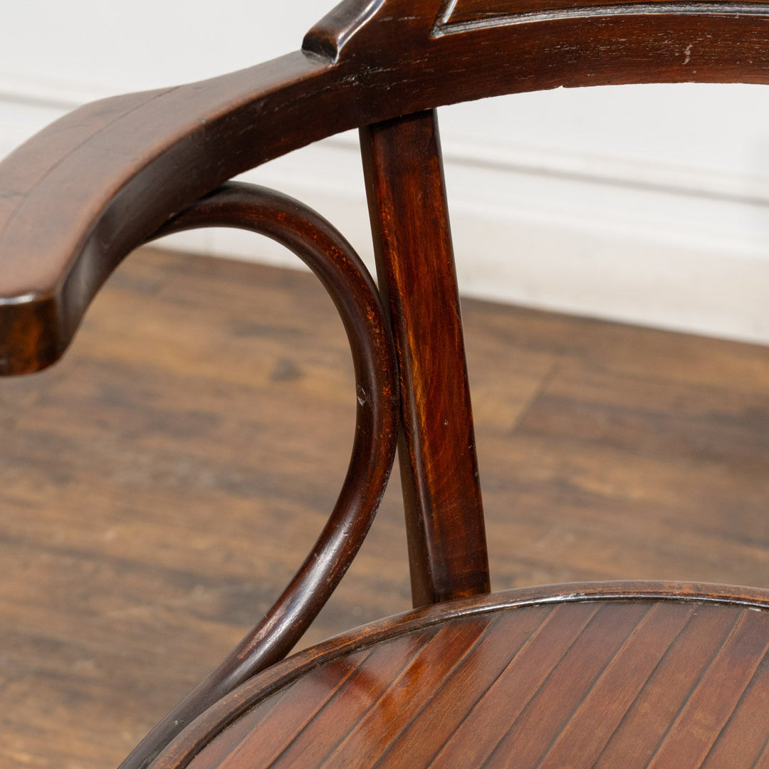 【Mundus ムンダス】包み込むような背もたれとアームで快適な座り心地 ビーチ ベントウッド アームチェア /25G-1