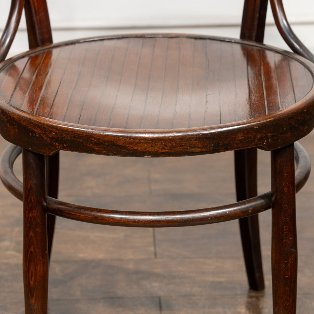 【Mundus ムンダス】包み込むような背もたれとアームで快適な座り心地 ビーチ ベントウッド アームチェア /25G-1