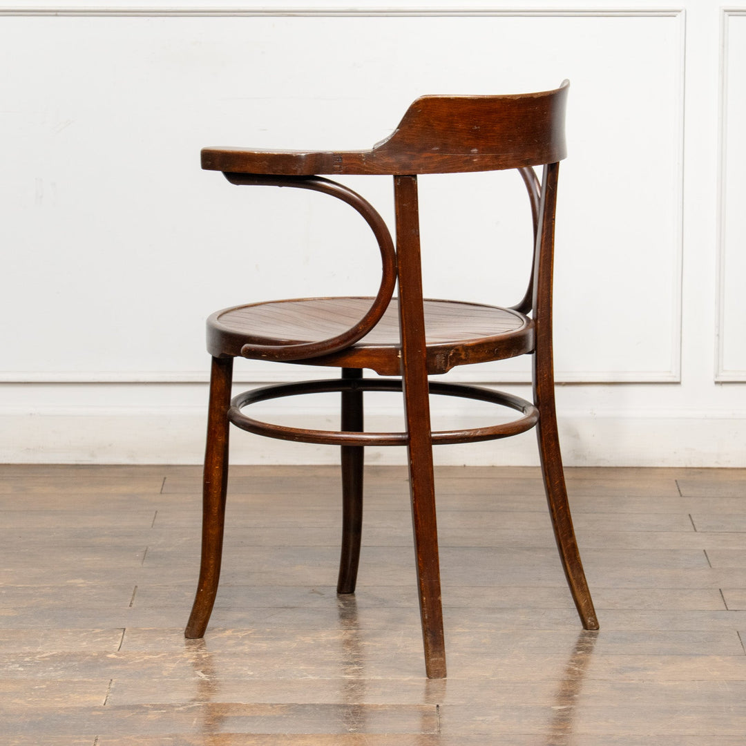 【Mundus ムンダス】包み込むような背もたれとアームで快適な座り心地 ビーチ ベントウッド アームチェア /25G-2