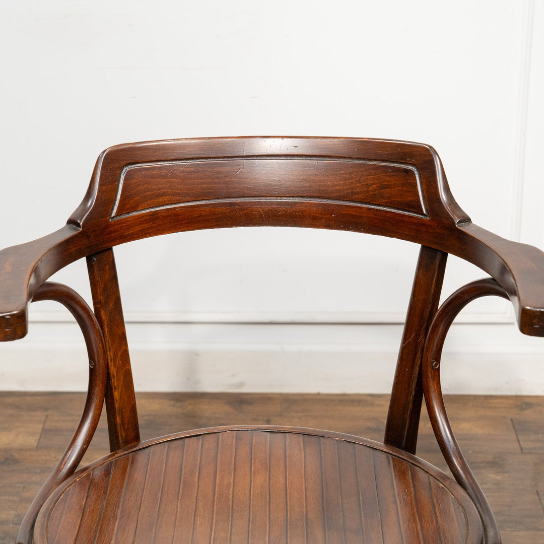 【Mundus ムンダス】包み込むような背もたれとアームで快適な座り心地 ビーチ ベントウッド アームチェア /25G-2