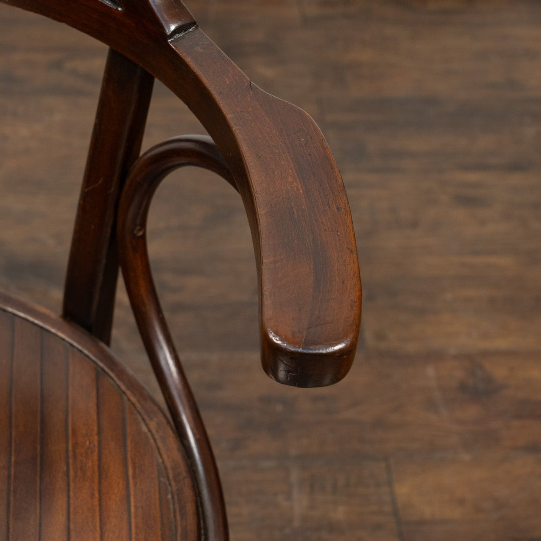 【Mundus ムンダス】包み込むような背もたれとアームで快適な座り心地 ビーチ ベントウッド アームチェア /25G-2