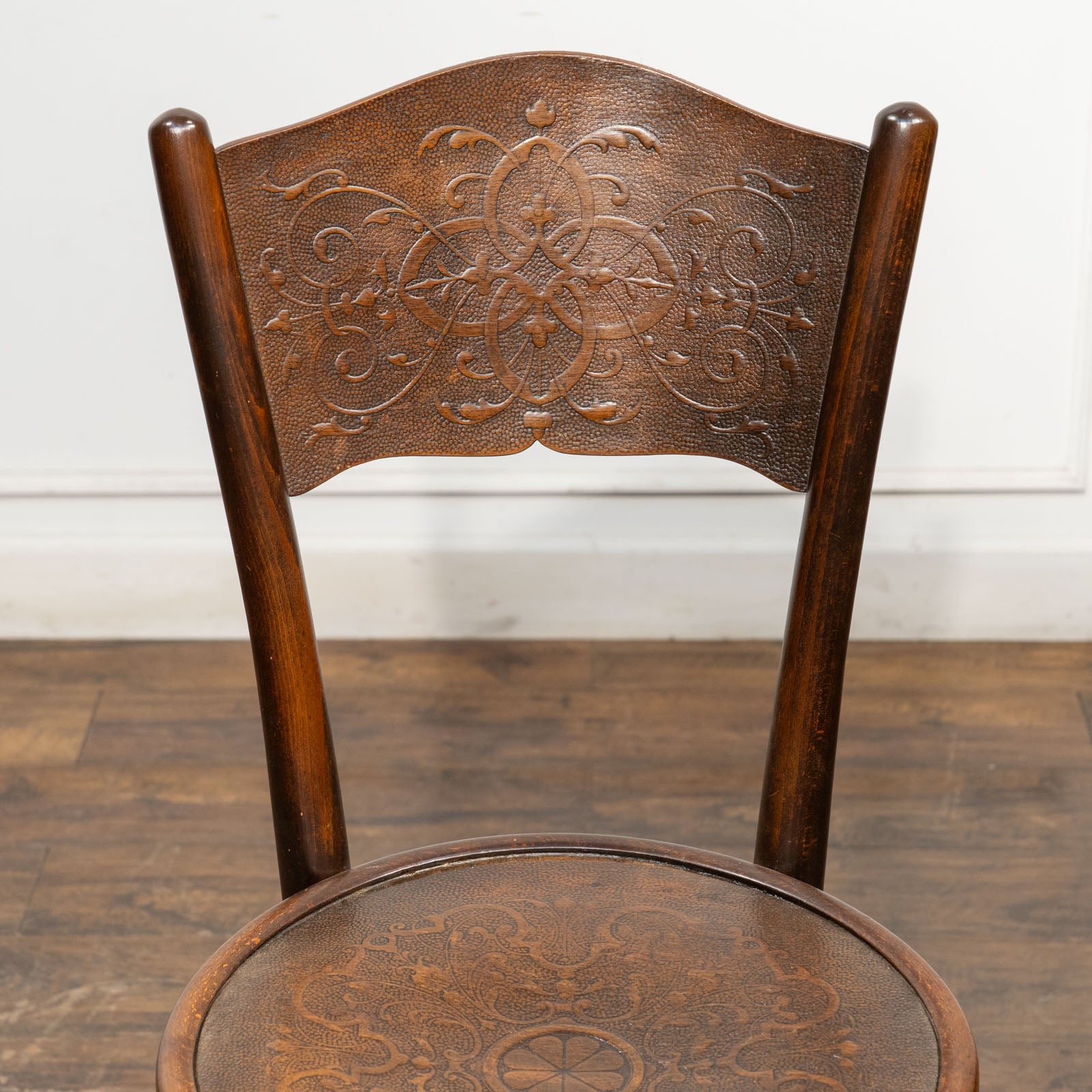 THONET トーネット】フラワーモチーフ パネルバック ベントウッド