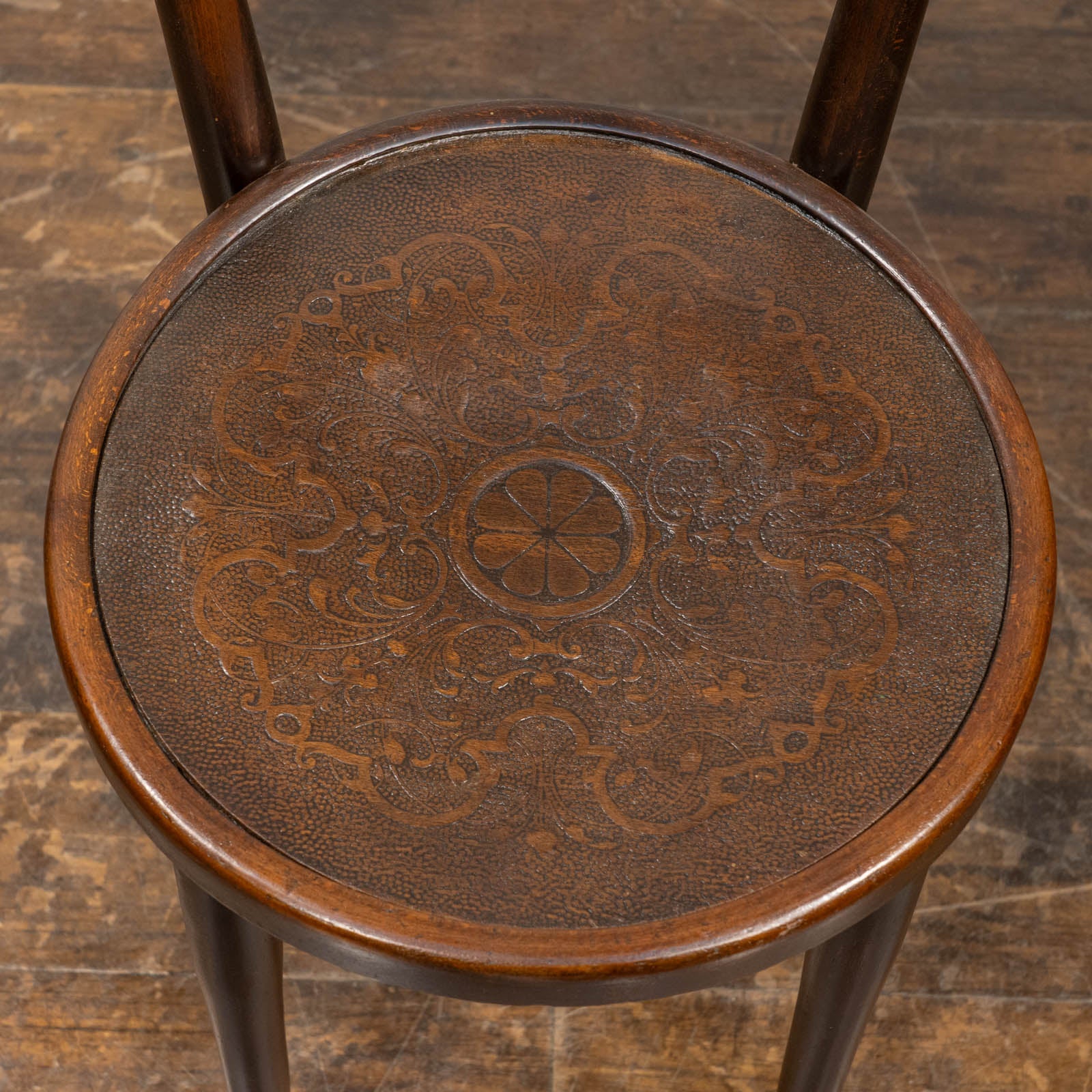 THONET トーネット】フラワーモチーフ パネルバック ベントウッド