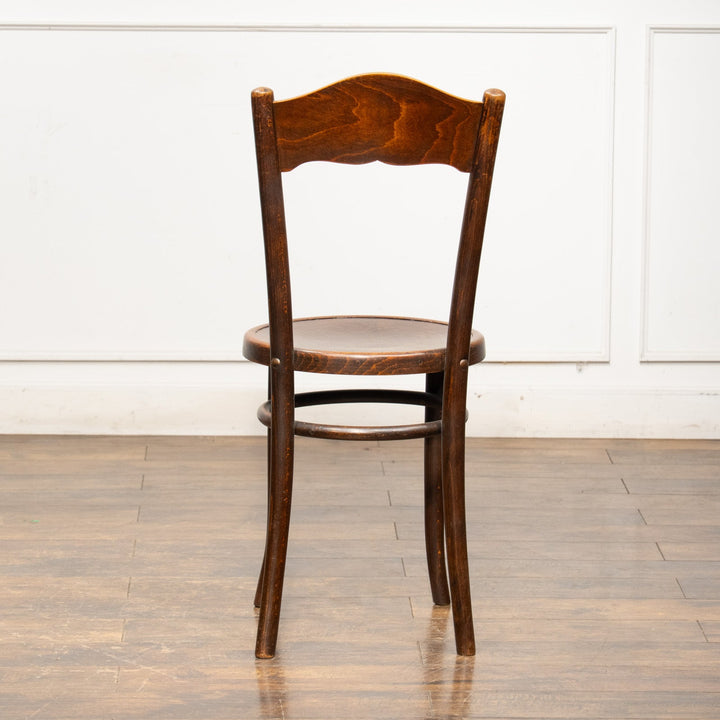 シェルモチーフのエンボス加工が美しい パネルバック ベントウッドチェア /25G-1