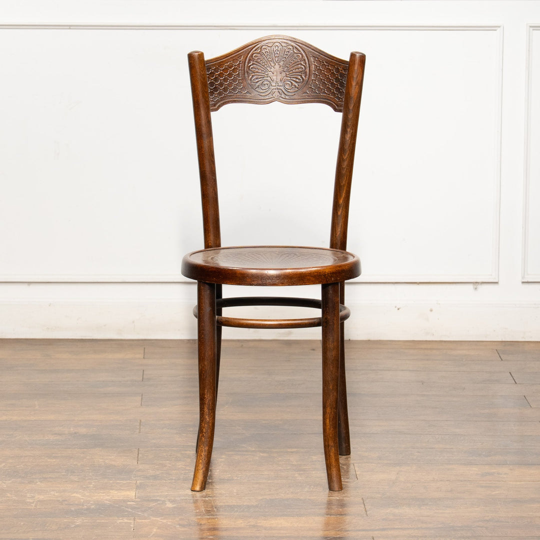 シェルモチーフのエンボス加工が美しい パネルバック ベントウッドチェア /25G-2