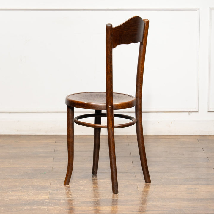 シェルモチーフのエンボス加工が美しい パネルバック ベントウッドチェア /25G-2