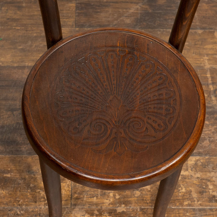 シェルモチーフのエンボス加工が美しい パネルバック ベントウッドチェア /25G-2