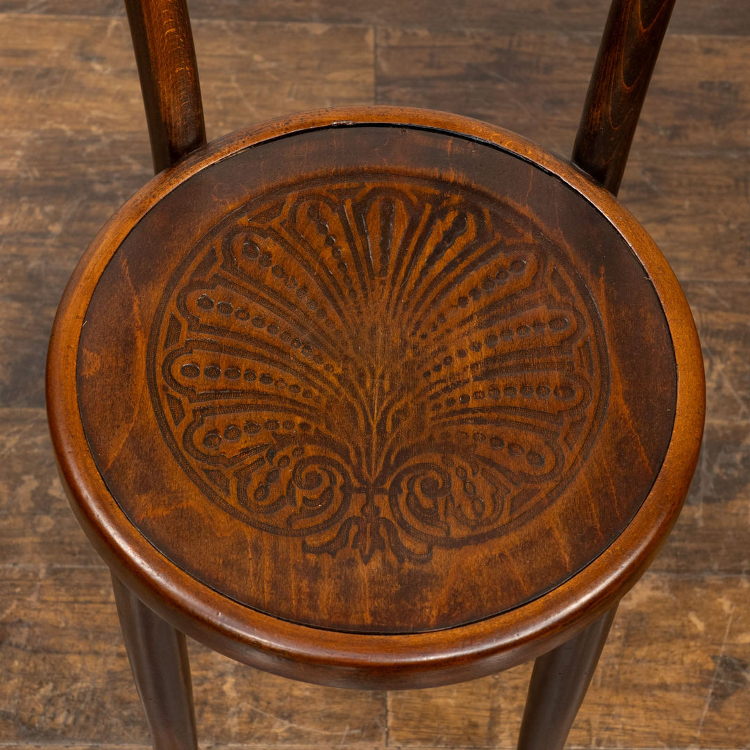 シェルモチーフのエンボス加工が美しい パネルバック ベントウッドチェア /25G-3