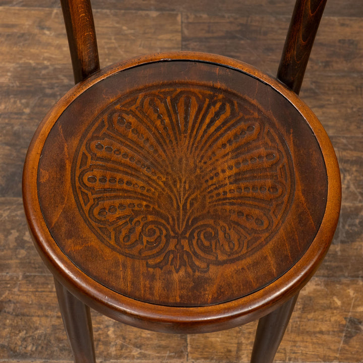 シェルモチーフのエンボス加工が美しい パネルバック ベントウッドチェア /25G-3