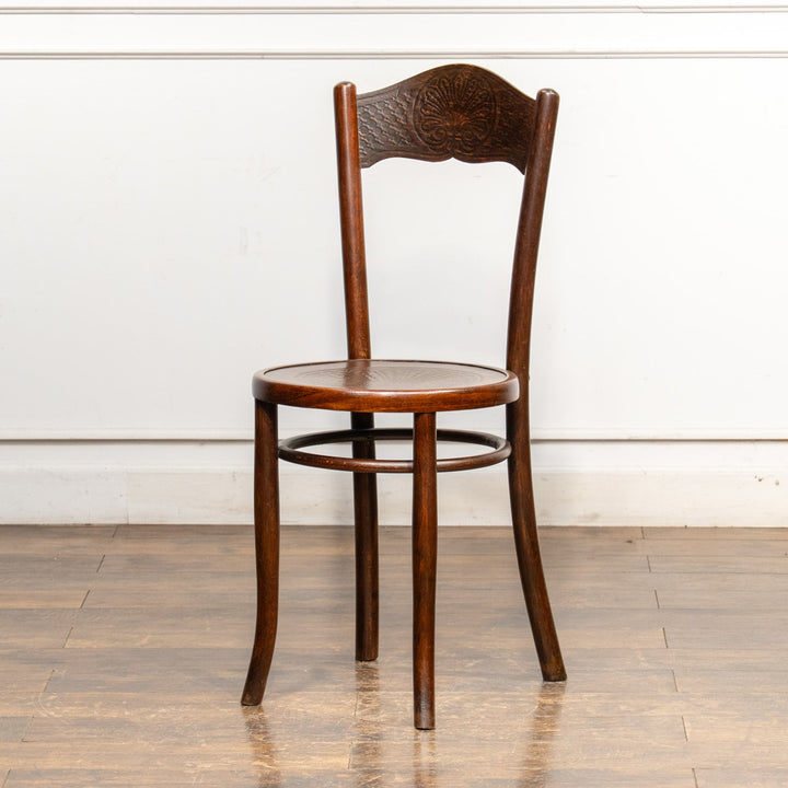 【Mundus ムンダス】シェルモチーフのエンボス加工が美しい パネルバック ベントウッドチェア /25G-4