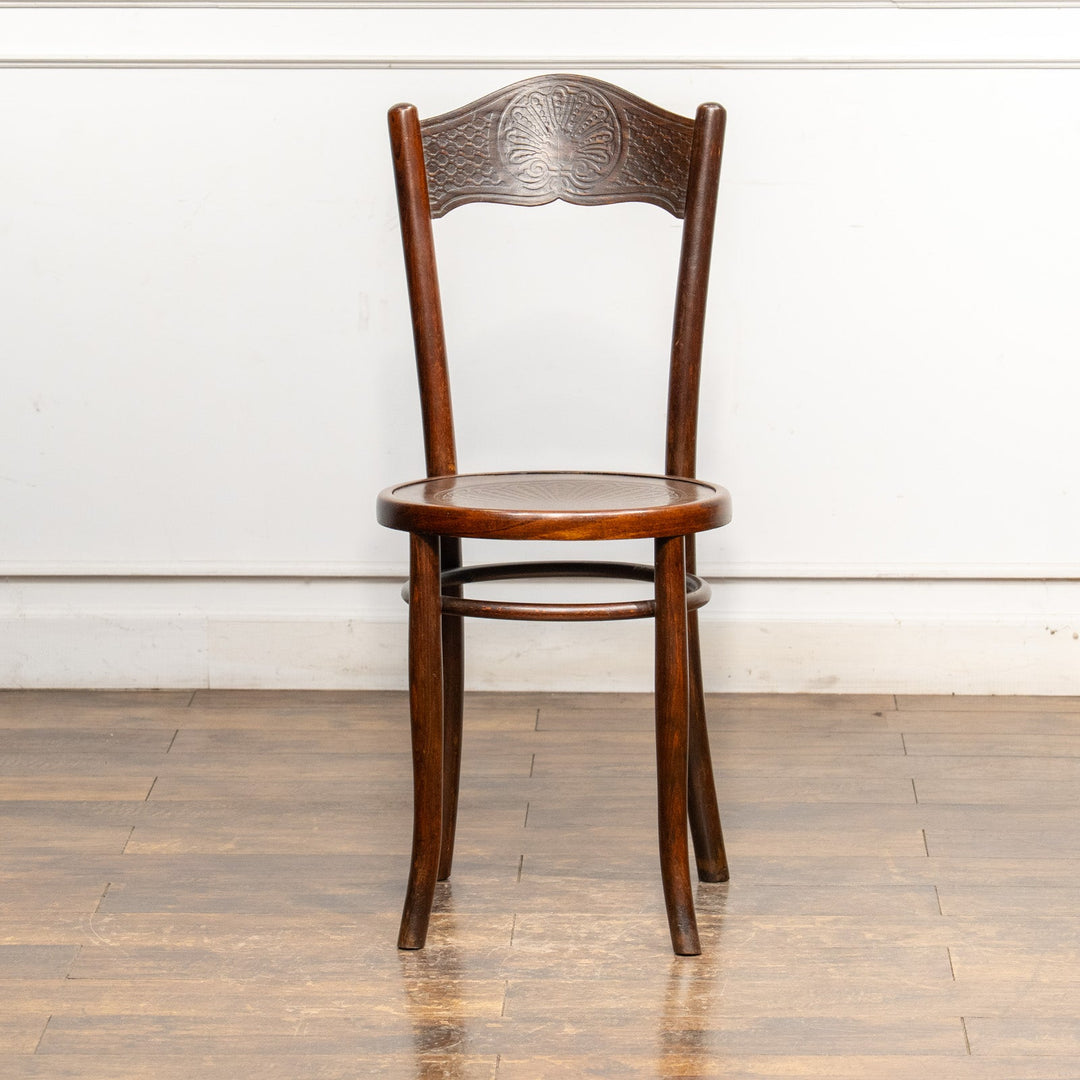 【Mundus ムンダス】シェルモチーフのエンボス加工が美しい パネルバック ベントウッドチェア /25G-4