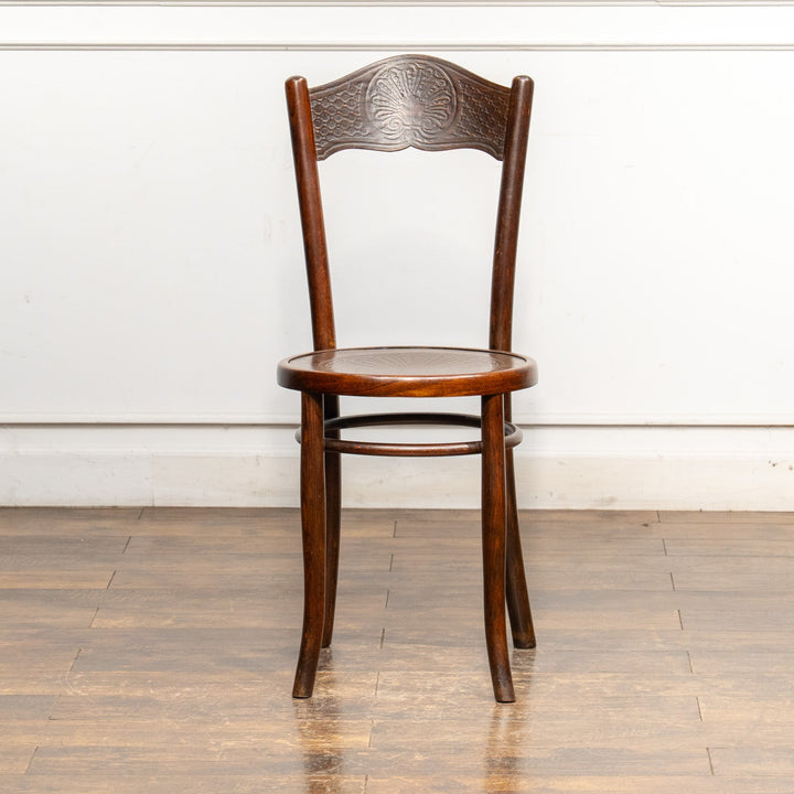 【Mundus ムンダス】シェルモチーフのエンボス加工が美しい パネルバック ベントウッドチェア /25G-4