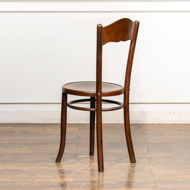 【Mundus ムンダス】シェルモチーフのエンボス加工が美しい パネルバック ベントウッドチェア /25G-4