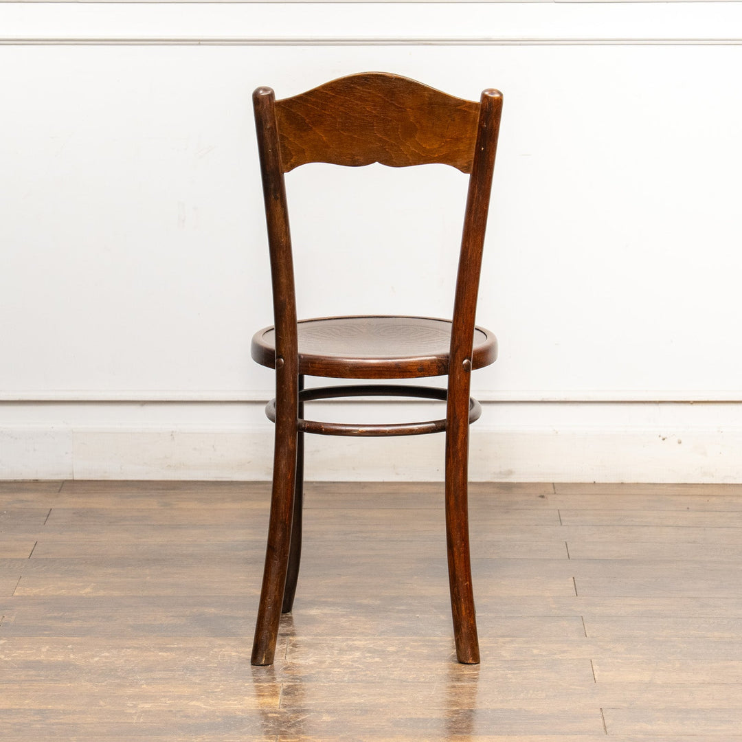 【Mundus ムンダス】シェルモチーフのエンボス加工が美しい パネルバック ベントウッドチェア /25G-4