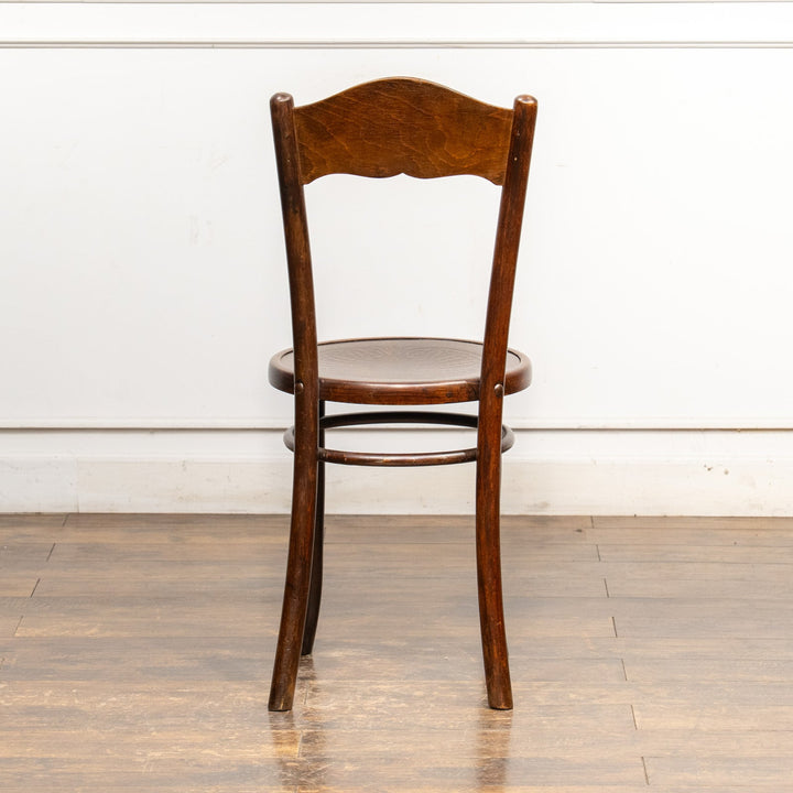 【Mundus ムンダス】シェルモチーフのエンボス加工が美しい パネルバック ベントウッドチェア /25G-4