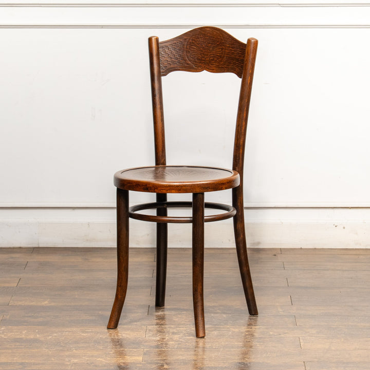 【Mundus ムンダス】シェルモチーフのエンボス加工が美しい パネルバック ベントウッドチェア /25G-5