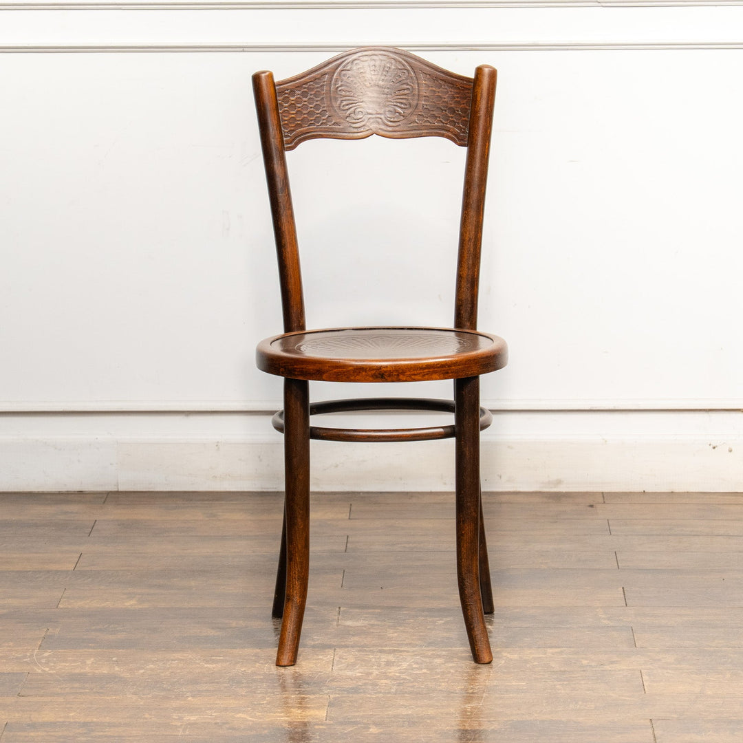 【Mundus ムンダス】シェルモチーフのエンボス加工が美しい パネルバック ベントウッドチェア /25G-5