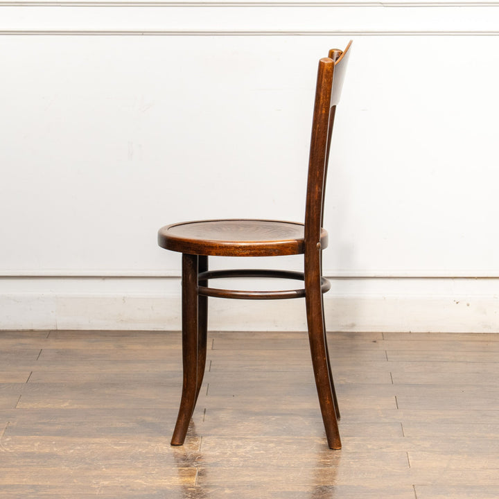 【Mundus ムンダス】シェルモチーフのエンボス加工が美しい パネルバック ベントウッドチェア /25G-5