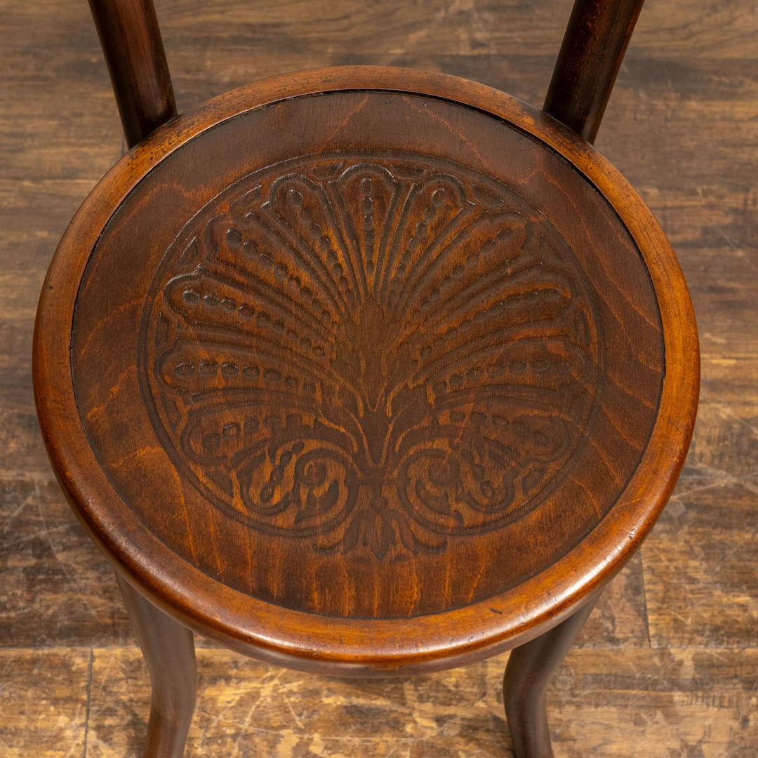 【Mundus ムンダス】シェルモチーフのエンボス加工が美しい パネルバック ベントウッドチェア /25G-5