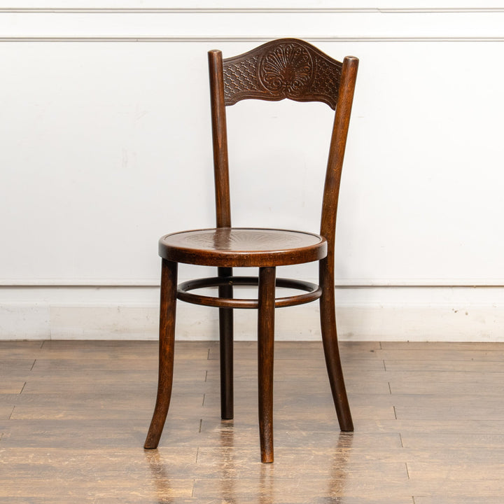 【Mundus ムンダス】シェルモチーフのエンボス加工が美しい パネルバック ベントウッドチェア /25G-6