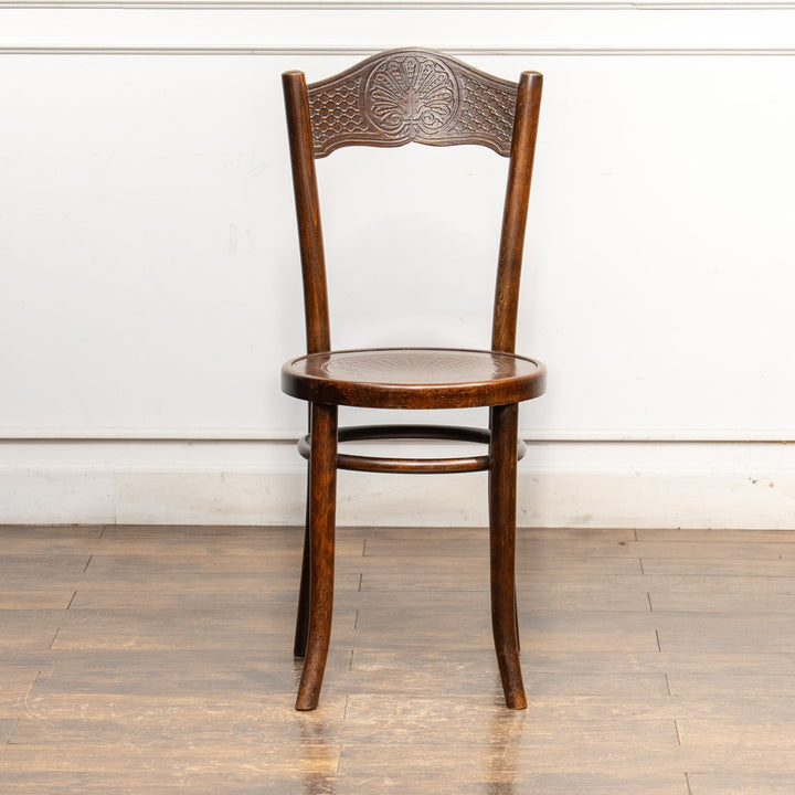 【Mundus ムンダス】シェルモチーフのエンボス加工が美しい パネルバック ベントウッドチェア /25G-6