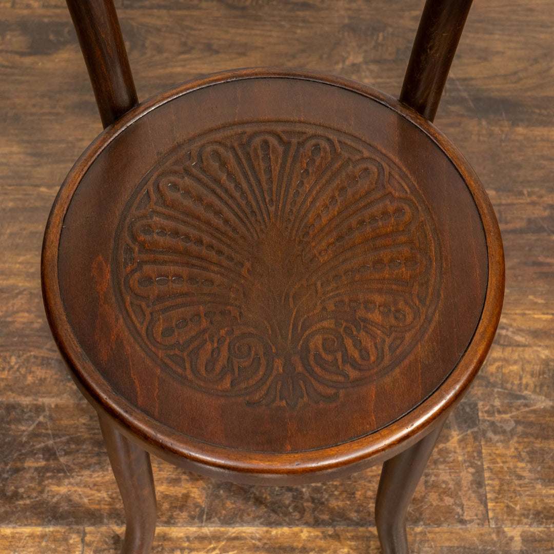 【Mundus ムンダス】シェルモチーフのエンボス加工が美しい パネルバック ベントウッドチェア /25G-6