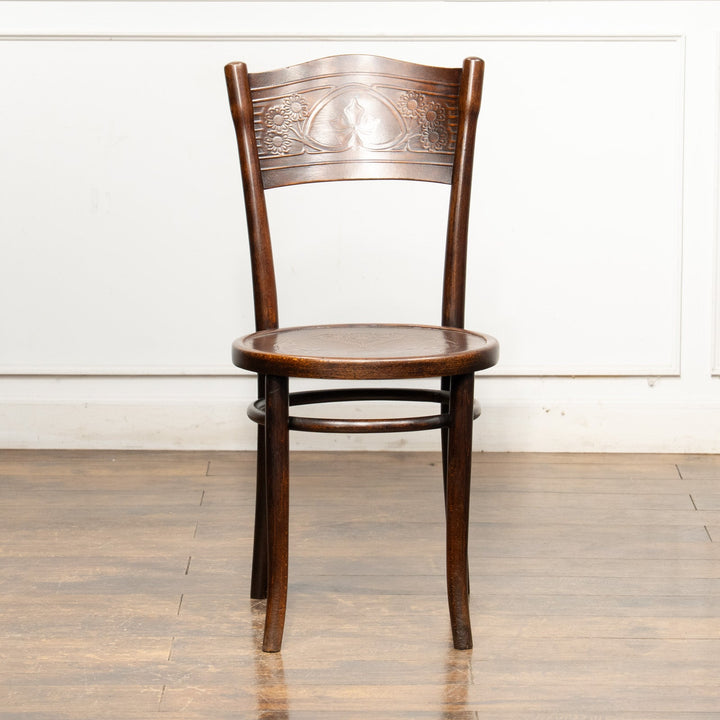 フラワーモチーフのエンボス加工が可愛らしい パネルバック ベントウッドチェア /25G-3