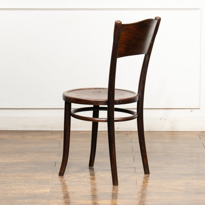 フラワーモチーフのエンボス加工が可愛らしい パネルバック ベントウッドチェア /25G-3