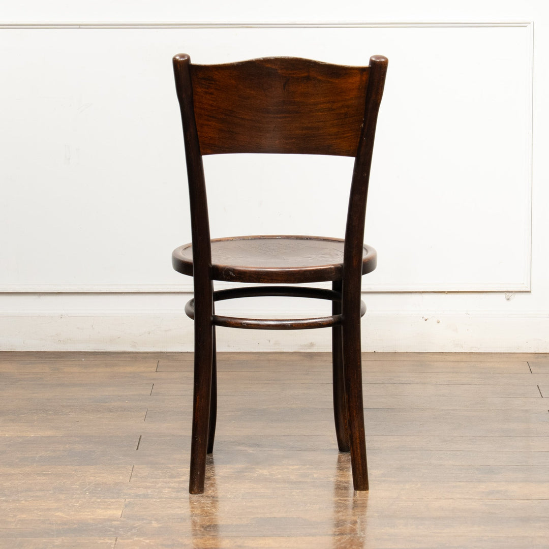 フラワーモチーフのエンボス加工が可愛らしい パネルバック ベントウッドチェア /25G-3