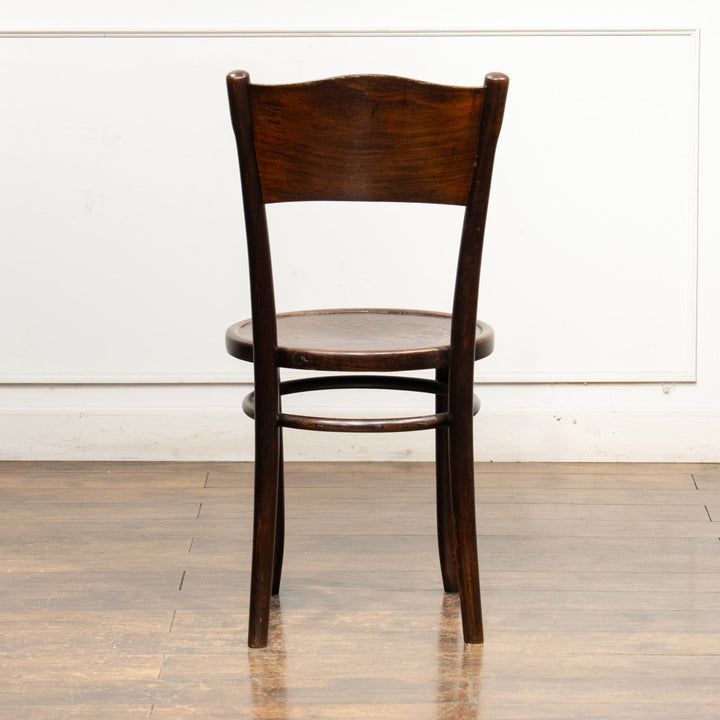 フラワーモチーフのエンボス加工が可愛らしい パネルバック ベントウッドチェア /25G-3