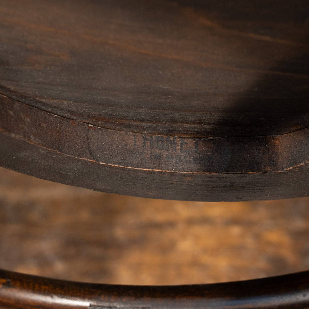 フラワーモチーフのエンボス加工が可愛らしい パネルバック ベントウッドチェア /25G-3