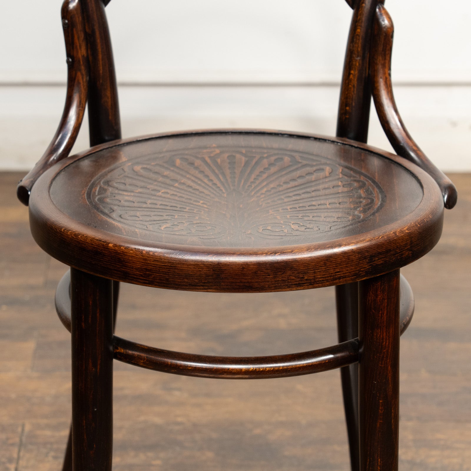 MUNDUS社　ヴィンテージ　ベントウッドチェア　曲木　アンティーク　② Mundus ムンダス】背もたれの曲線や座面の彫りも美しい ダブルループ
