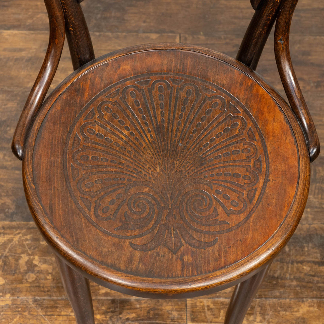 【THONET トーネット】背もたれの曲線や座面の彫りも美しい ダブルループバック ベントウッドチェア /25G-2