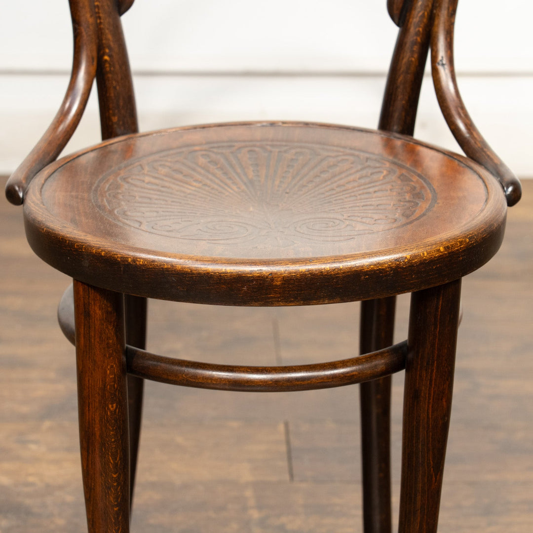 【THONET トーネット】背もたれの曲線や座面の彫りも美しい ダブルループバック ベントウッドチェア /25G-2
