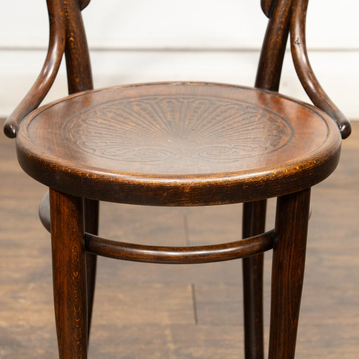 【THONET トーネット】背もたれの曲線や座面の彫りも美しい ダブルループバック ベントウッドチェア /25G-2