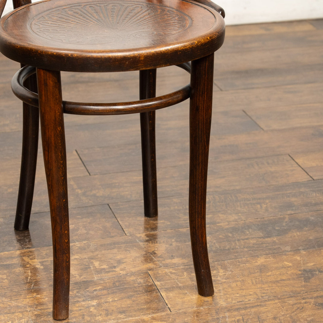 【THONET トーネット】背もたれの曲線や座面の彫りも美しい ダブルループバック ベントウッドチェア /25G-2