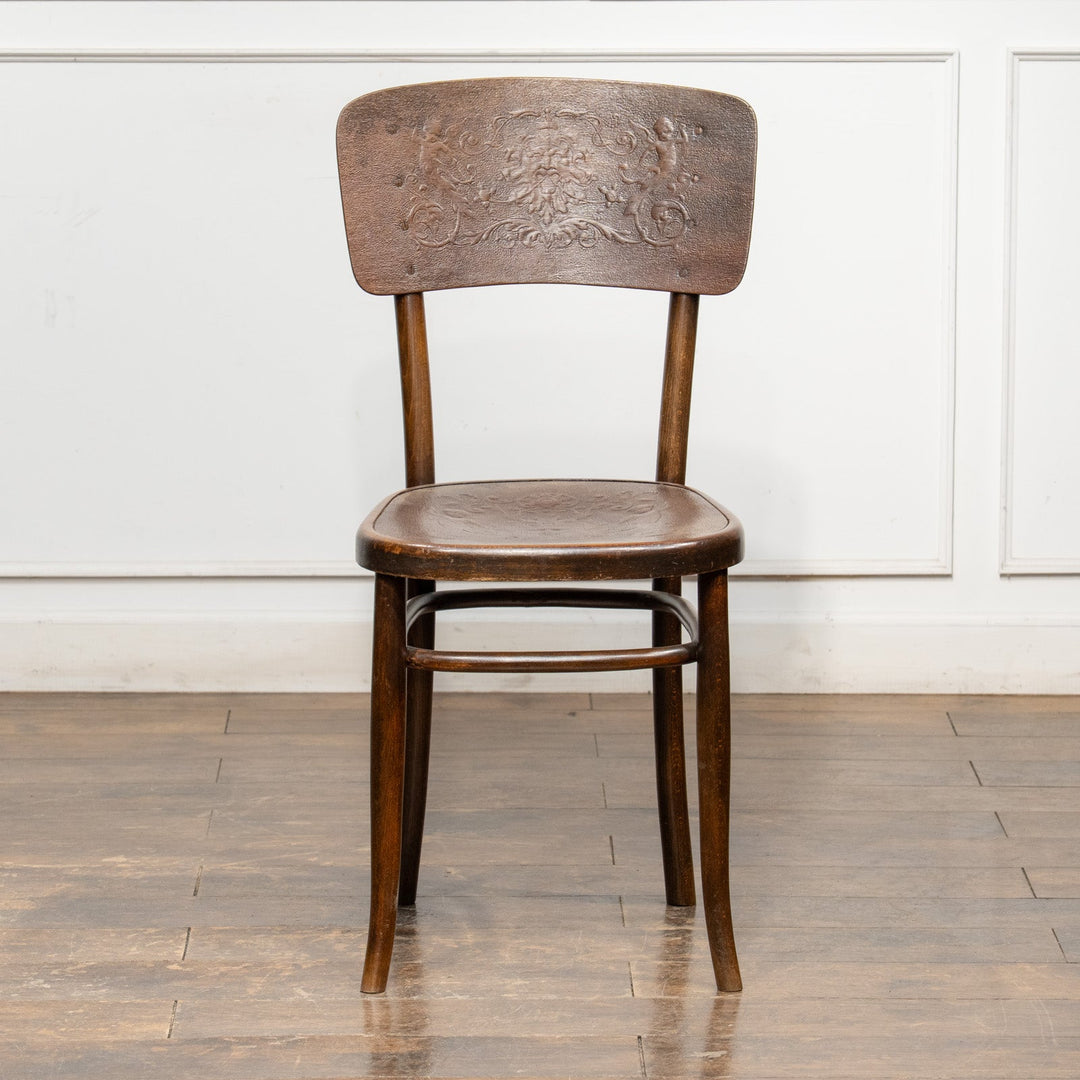 【FISCHEL フィッシェル】エンジェルモチーフのエンボス加工が上品 パネルバック ベントウッドチェア /25G-1