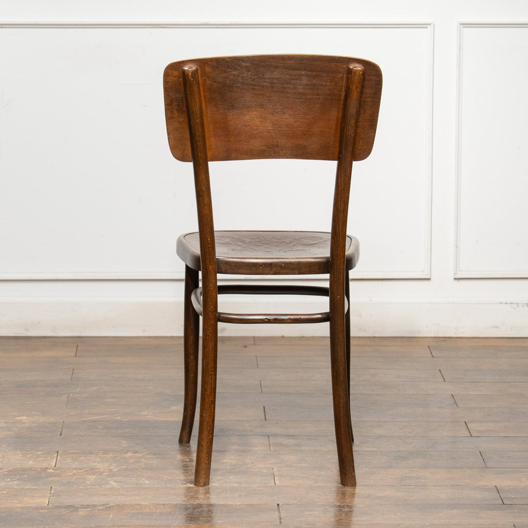 【FISCHEL フィッシェル】エンジェルモチーフのエンボス加工が上品 パネルバック ベントウッドチェア /25G-1