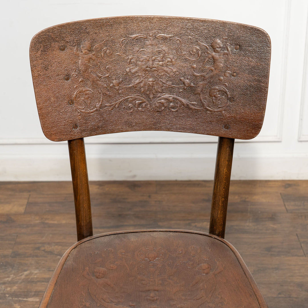 【FISCHEL フィッシェル】エンジェルモチーフのエンボス加工が上品 パネルバック ベントウッドチェア /25G-1