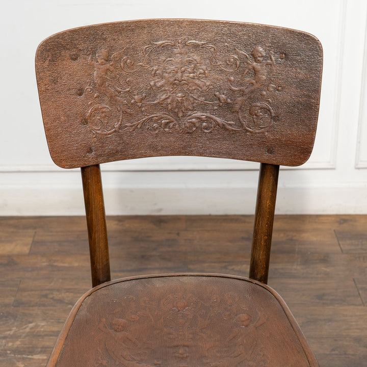 【FISCHEL フィッシェル】エンジェルモチーフのエンボス加工が上品 パネルバック ベントウッドチェア /25G-1