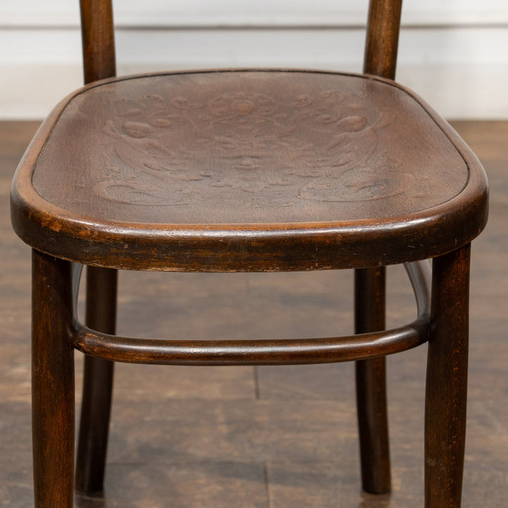 【FISCHEL フィッシェル】エンジェルモチーフのエンボス加工が上品 パネルバック ベントウッドチェア /25G-1